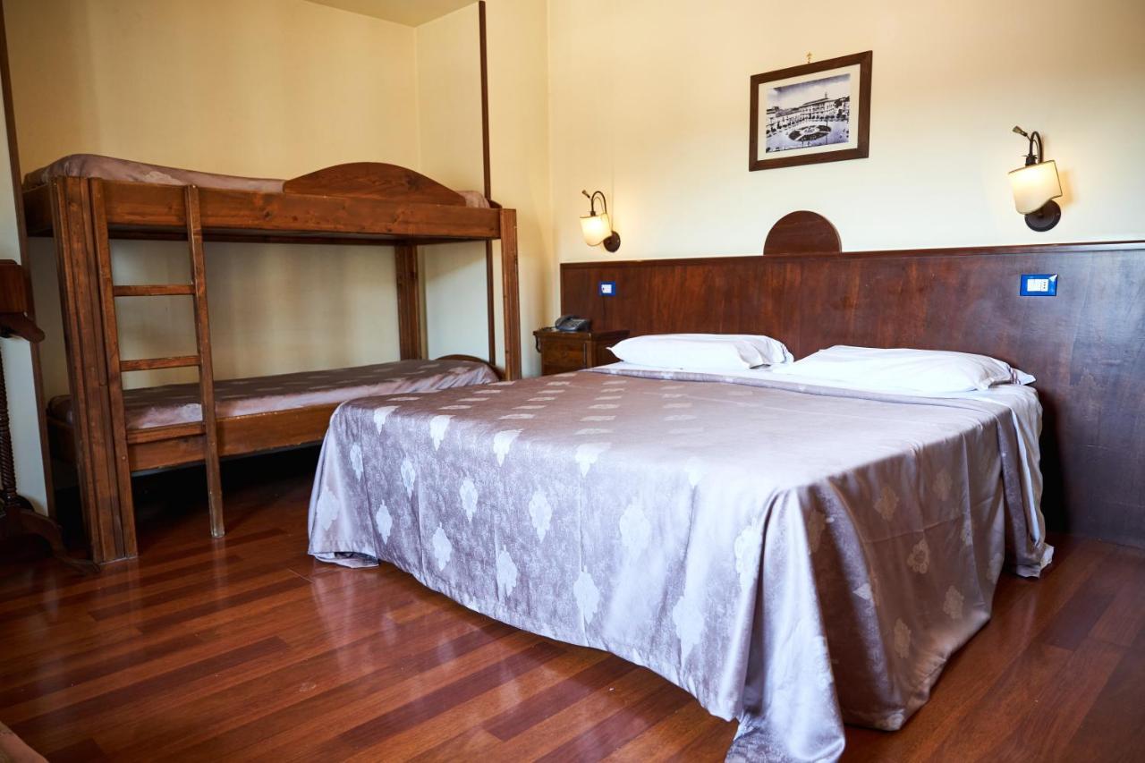 Hotel Max Аверса Екстер'єр фото