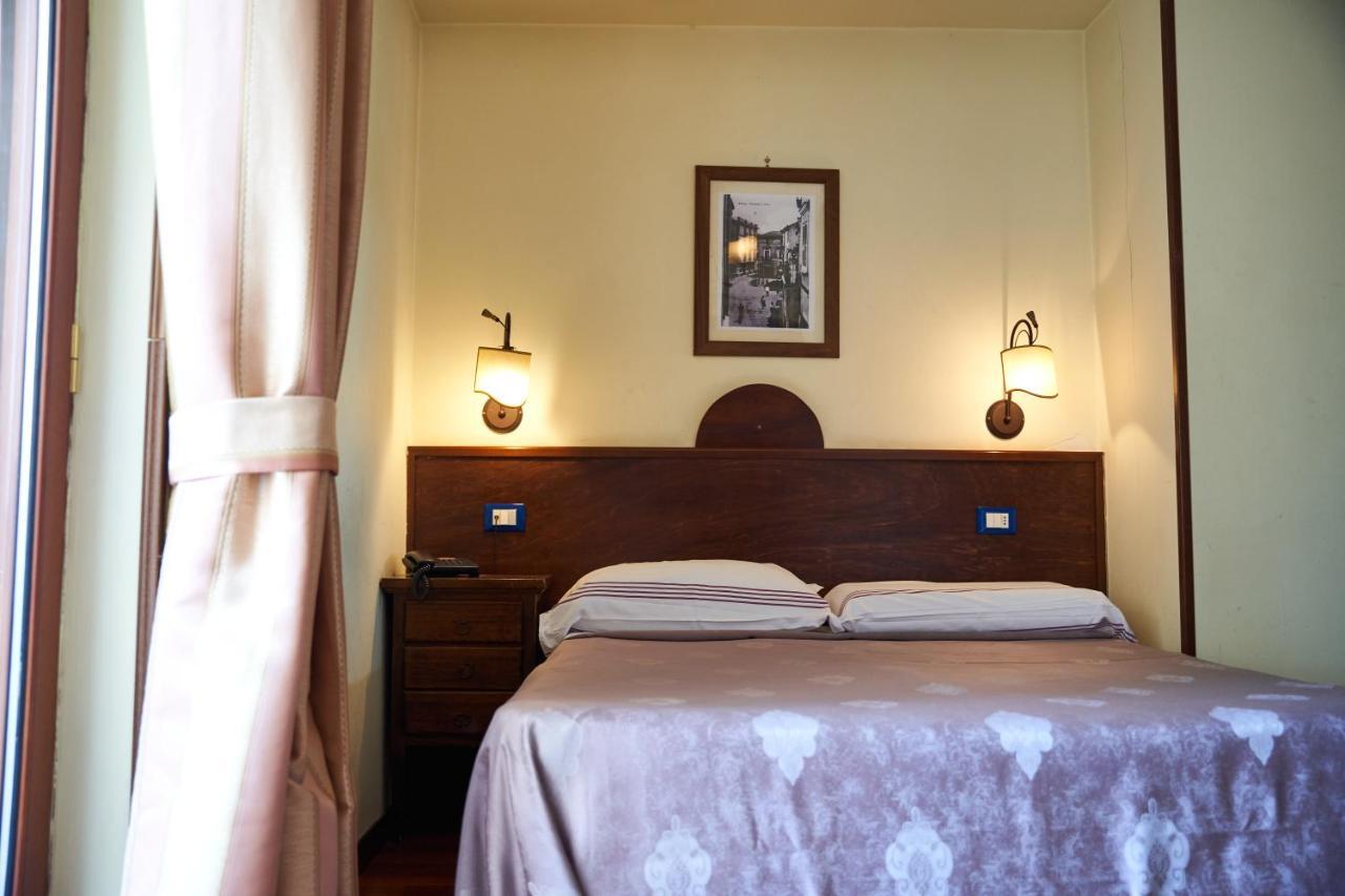 Hotel Max Аверса Екстер'єр фото