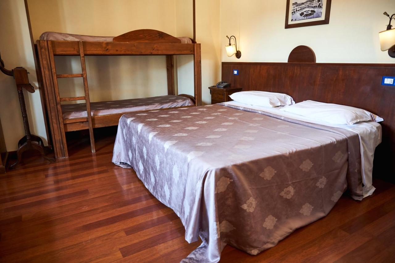Hotel Max Аверса Екстер'єр фото