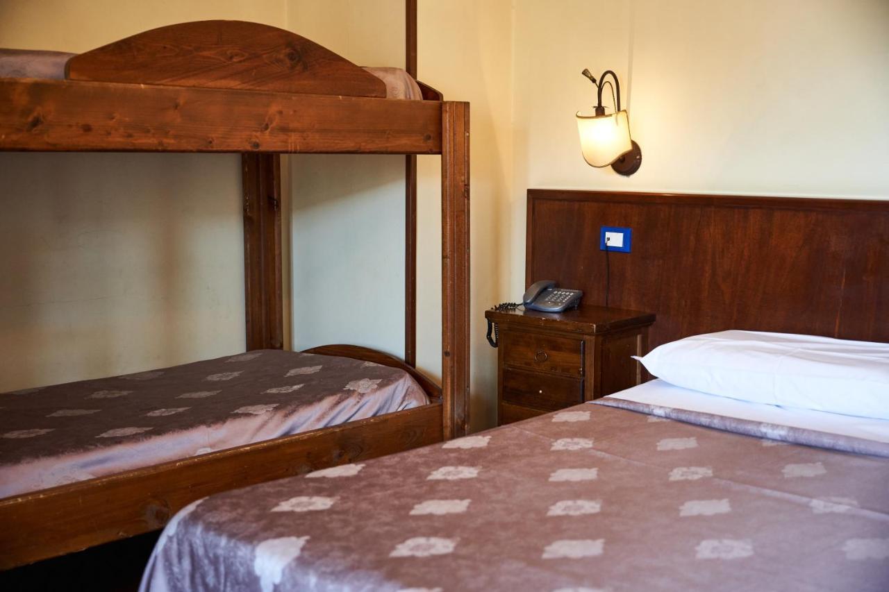Hotel Max Аверса Екстер'єр фото