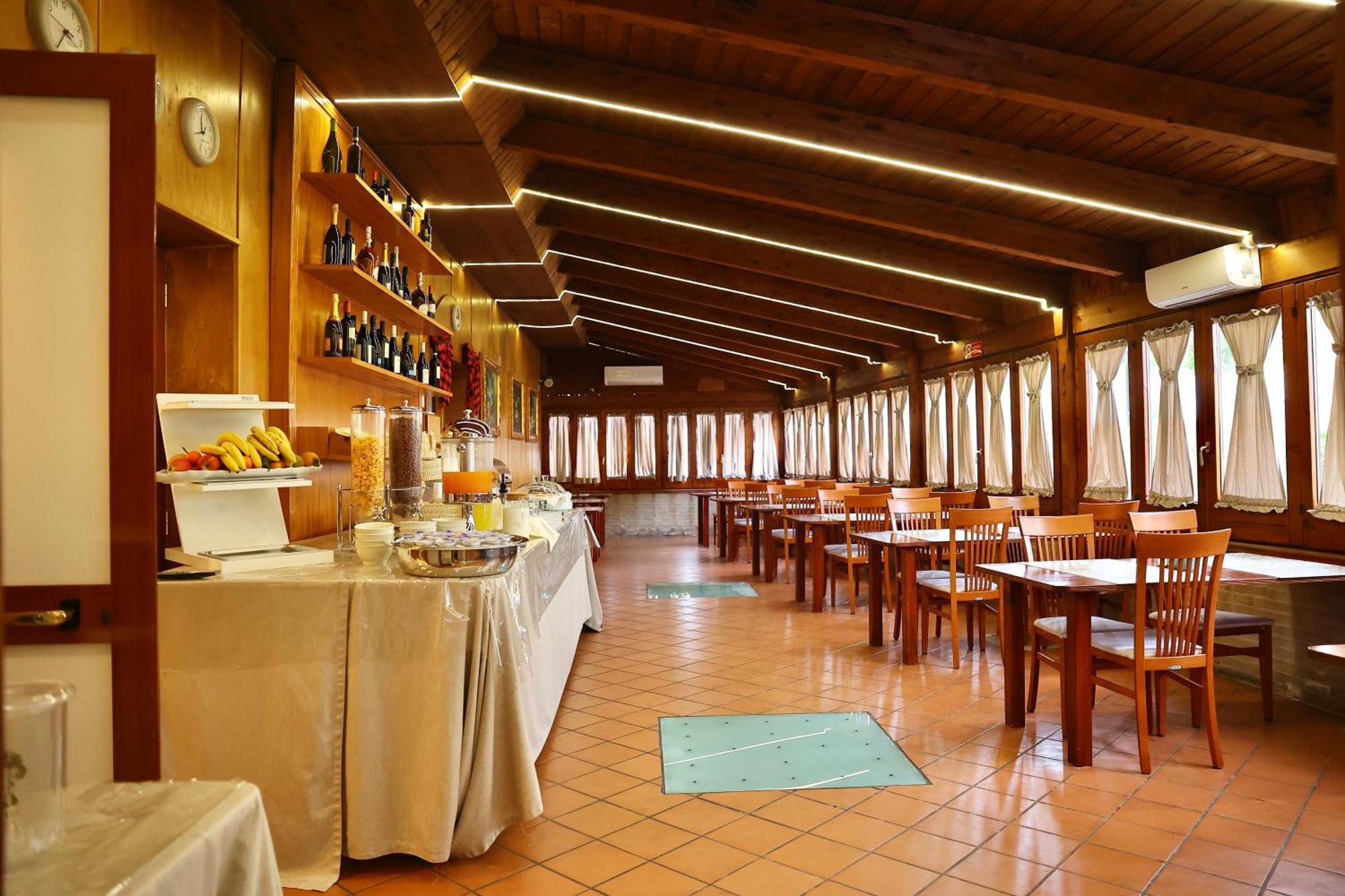 Hotel Max Аверса Екстер'єр фото