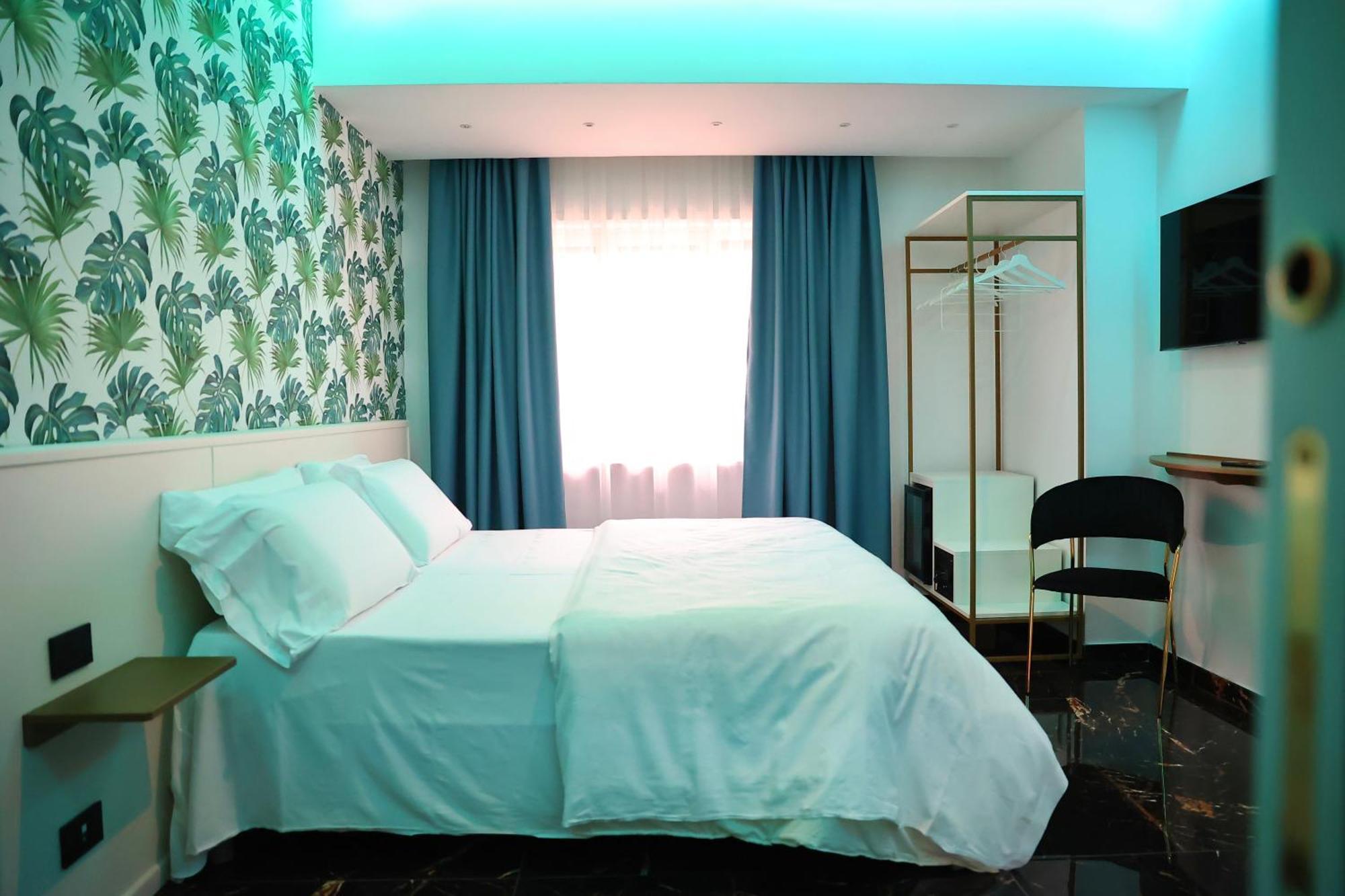 Hotel Max Аверса Екстер'єр фото