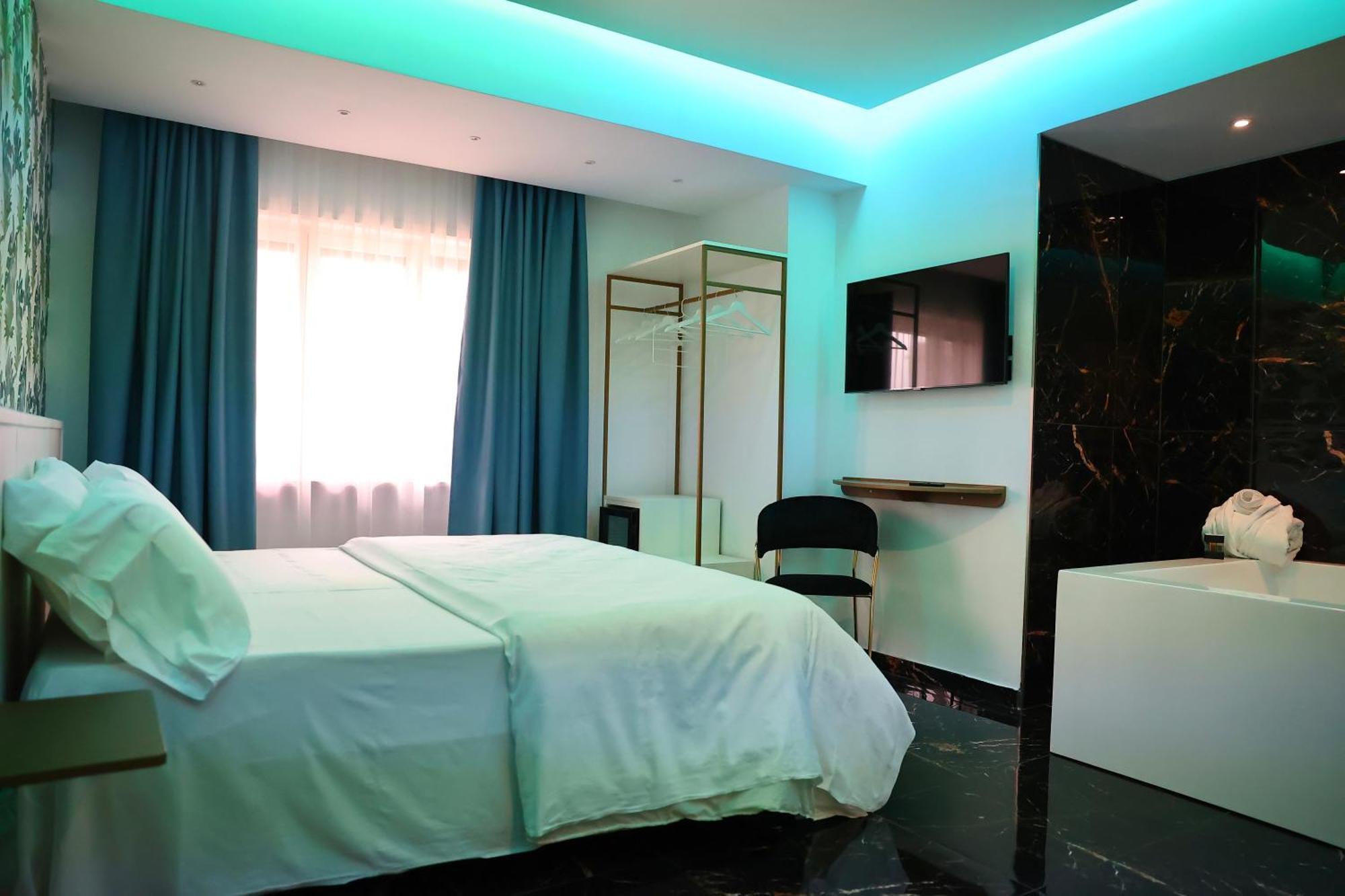 Hotel Max Аверса Екстер'єр фото