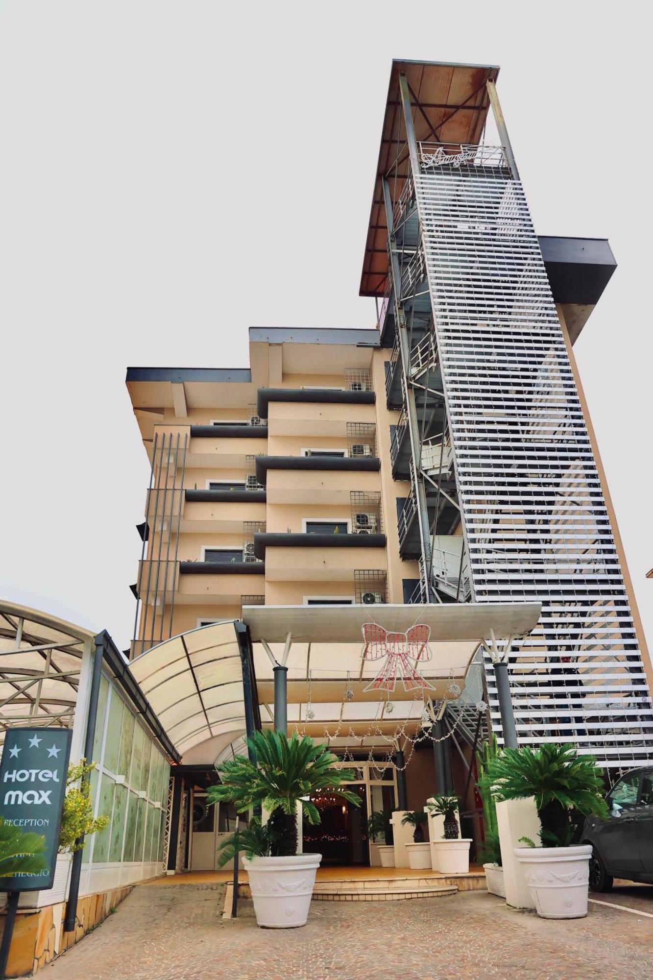 Hotel Max Аверса Екстер'єр фото