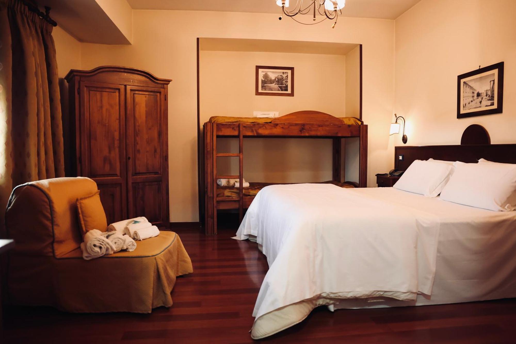 Hotel Max Аверса Екстер'єр фото