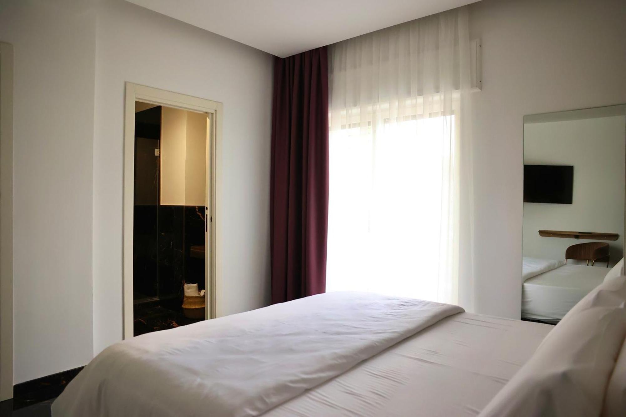 Hotel Max Аверса Екстер'єр фото