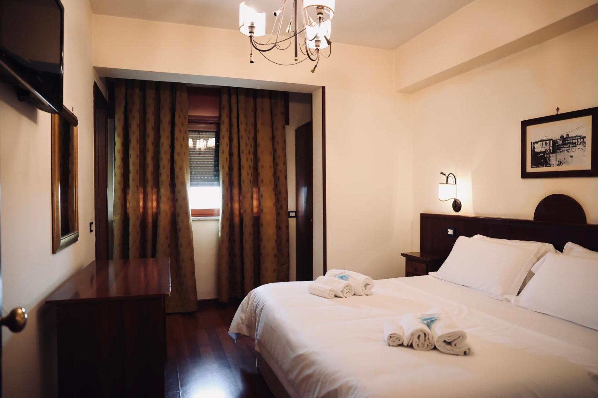 Hotel Max Аверса Екстер'єр фото