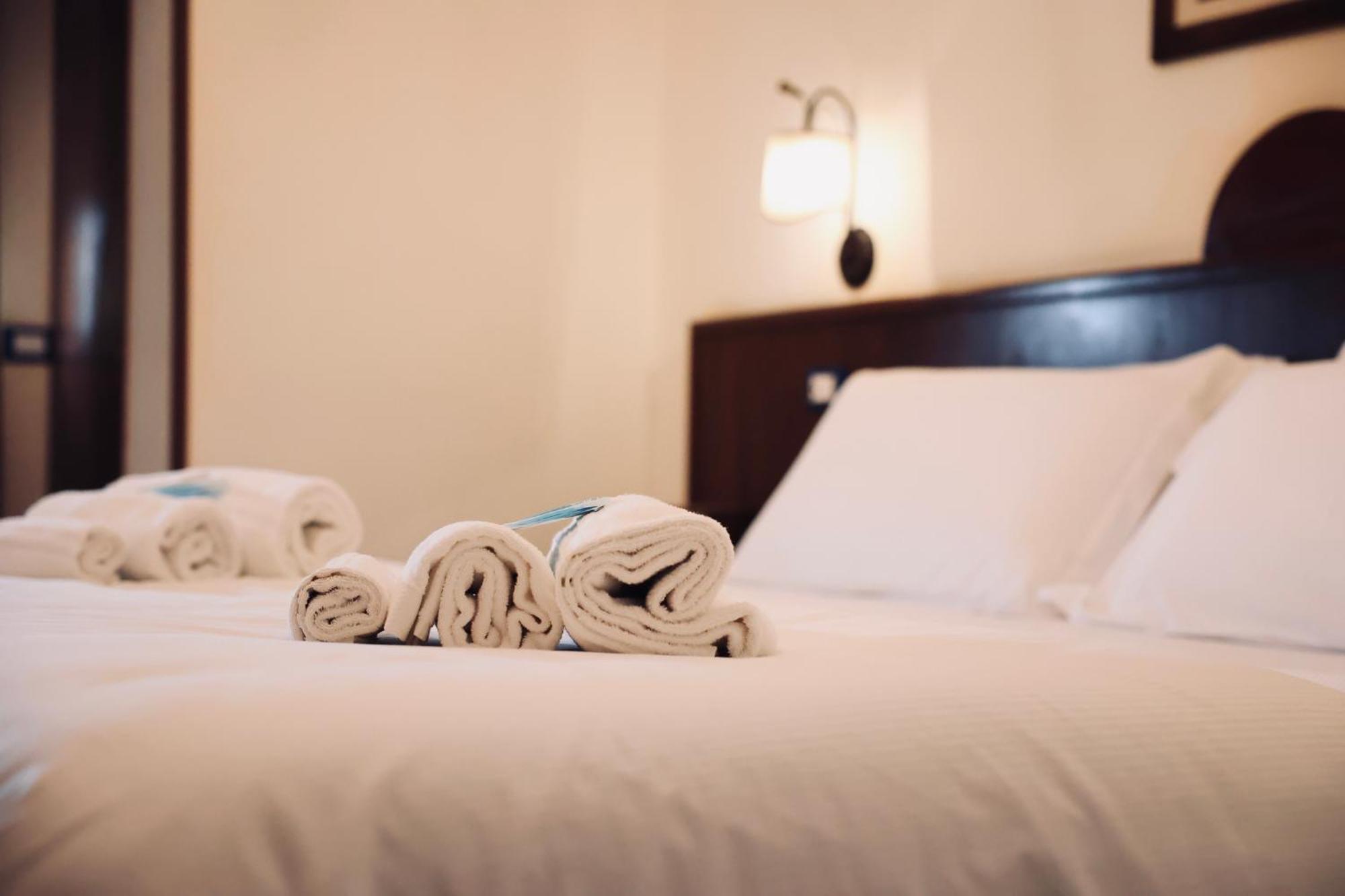 Hotel Max Аверса Екстер'єр фото