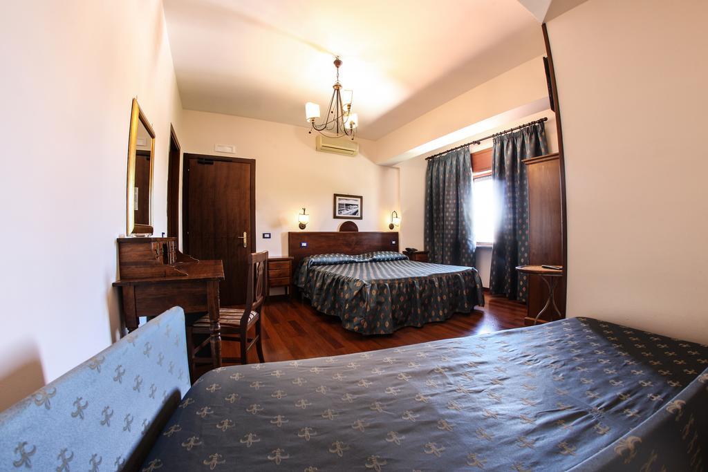 Hotel Max Аверса Екстер'єр фото