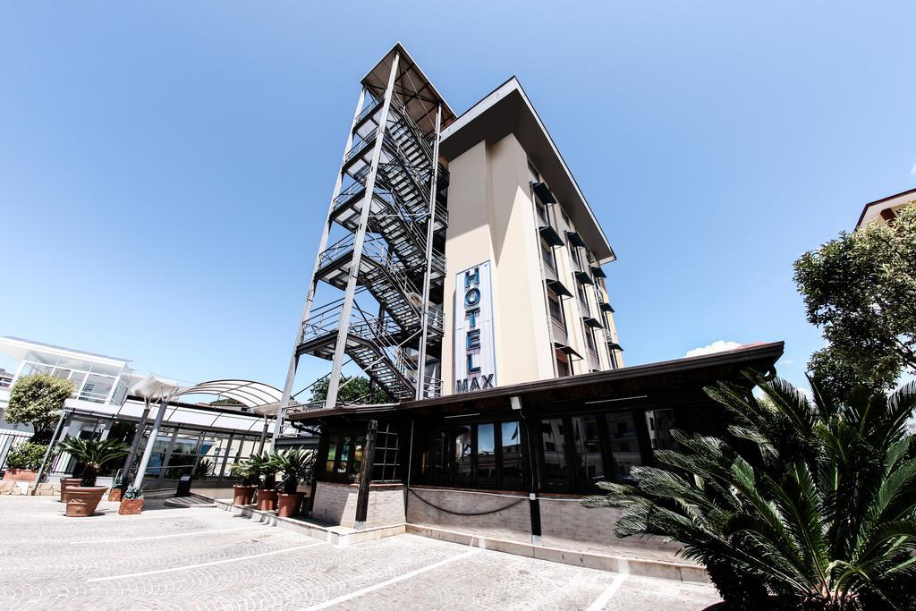 Hotel Max Аверса Екстер'єр фото