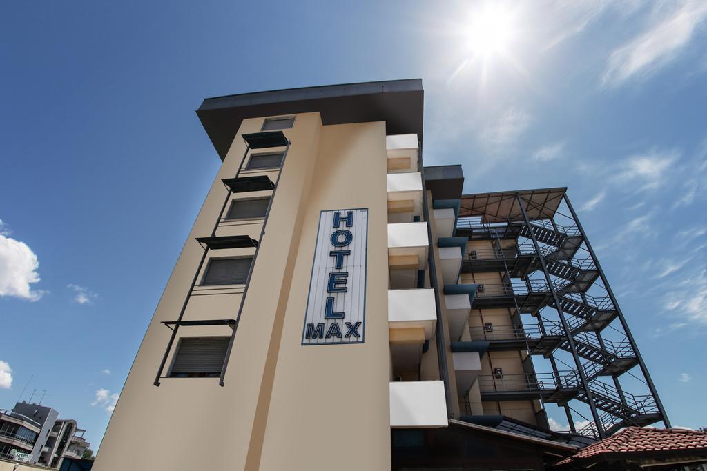 Hotel Max Аверса Екстер'єр фото