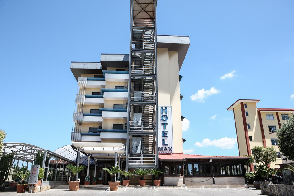 Hotel Max Аверса Екстер'єр фото
