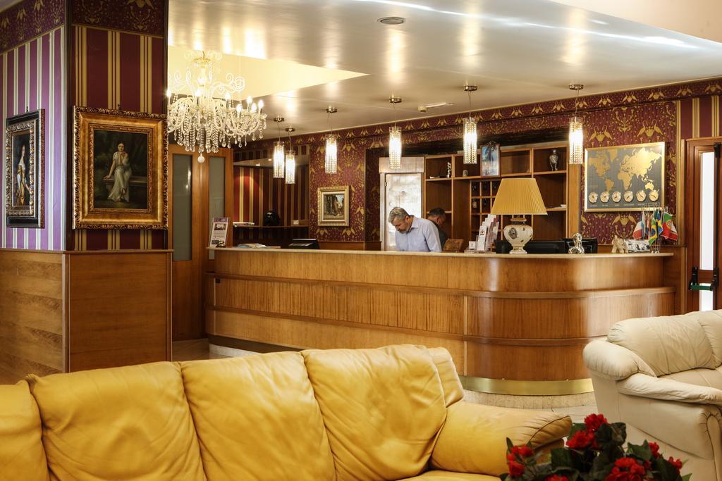 Hotel Max Аверса Екстер'єр фото