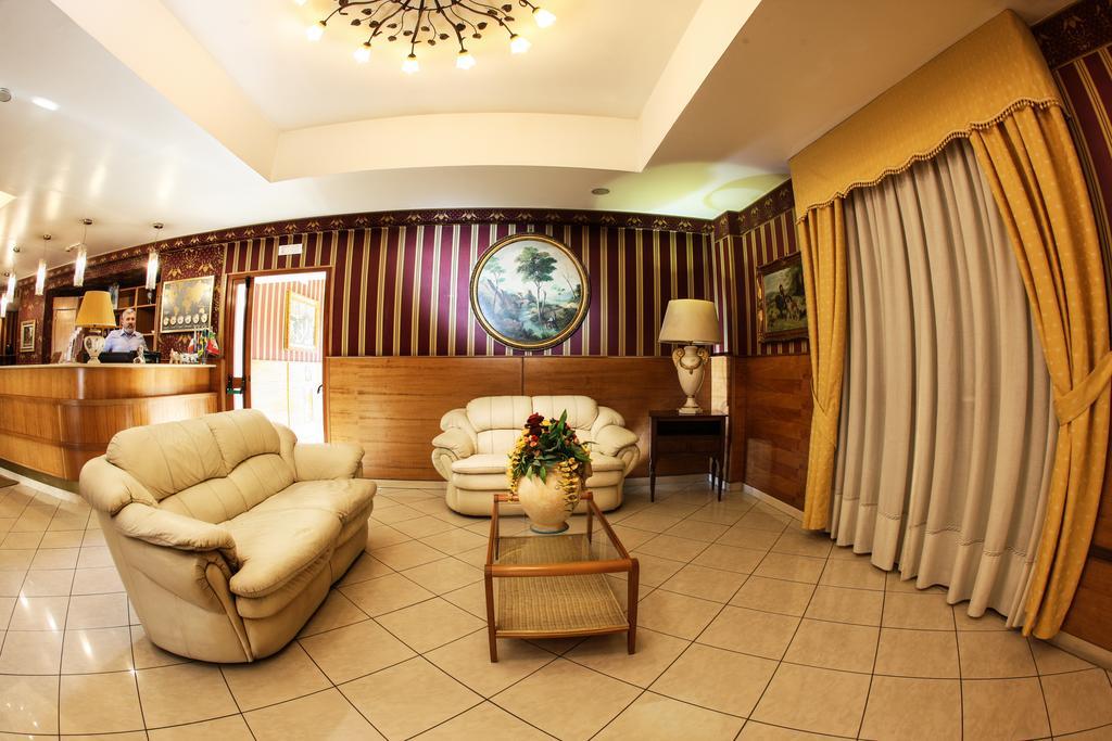 Hotel Max Аверса Екстер'єр фото
